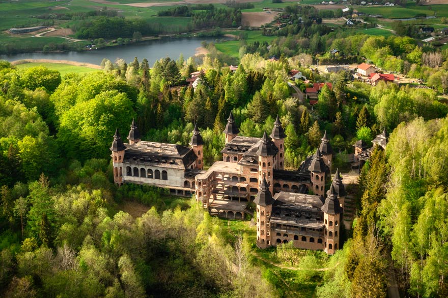 Das unfertige Schloss von Lapalice in Polen